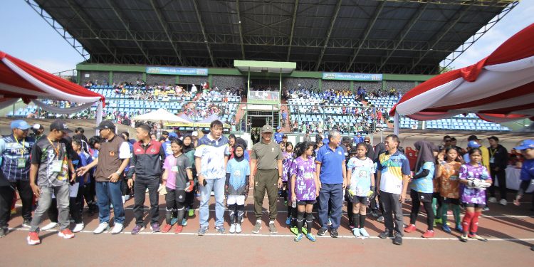 Turnamen Sepak Bola Putri Kodam III/Slw Digelar