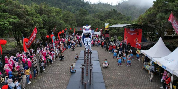 Disparbud Bandung Bersama Perhutani Selenggarakan Event Barongsai di Kawah Putih