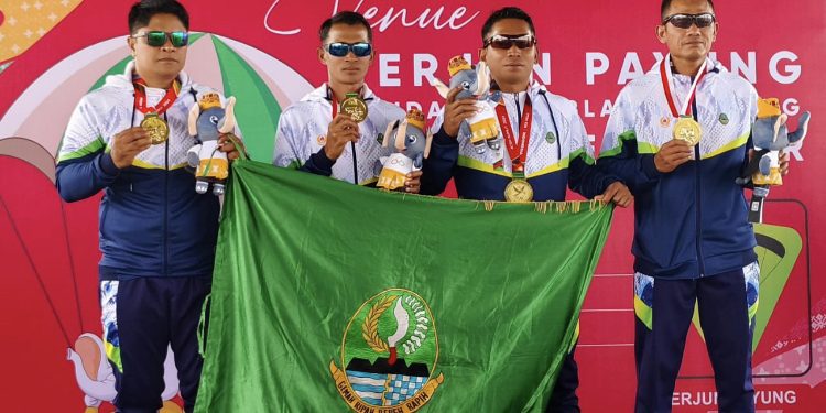 Atlet Terjun Payung Sumbang Emas pada PON XXI di Kodam III/Slw