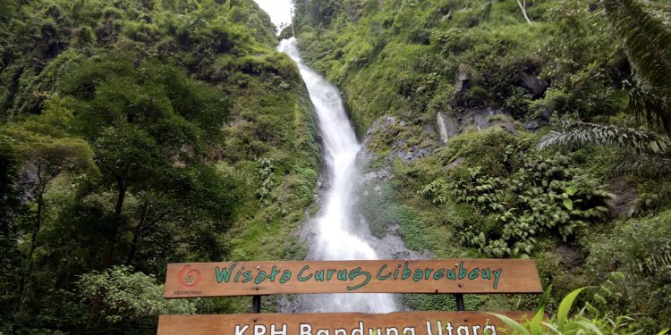 Keindahan Alam di Curug Cibareubeuy Subang yang Menakjubkan