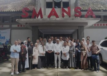 Dukungan Gubernur Jabar di SMAN 1 Bandung Tengah Sengketa Lahan