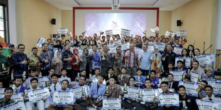 45 Siswa SMK Jabar Siap Berlaga di LKS Nasional 2025 dengan Juara Umum dari Kota Bandung