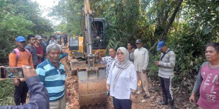 Warga Pedamaran Tutup Akses Jalan, LSM Pertanyakan Legalitas Perusahaan