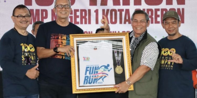 Momentum 100 Tahun SMPN 1 Kota Cirebon Cermin Kekuatan Silaturahmi Antargenerasi