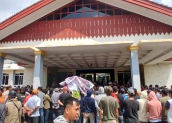 Warga Pedamaran Desak Pemkab OKI Buka Jalan Tertutup oleh Perusahaan
