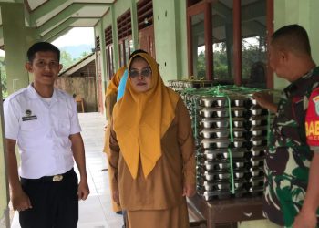 Sekolah Terpencil SDN 4 Kawasen Banjarsari Terima MBG dari Dapur Aroma Lezat