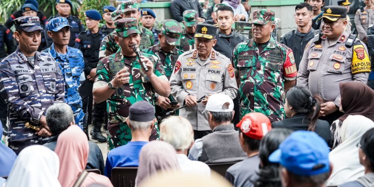 Sinergitas POLRI dan TNI Melalui Bakti Sosial Rayakan HUT Ke-80 TNI di Bandung