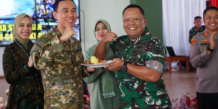 Seragam Komcad Bupati OKI Tunjukkan Solidaritas TNI dengan Masyarakat