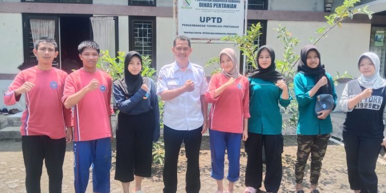 UPTD Jelekong Ajak Siswa PKL SMK 3 Baleendah Pelajari Pertanian Modern