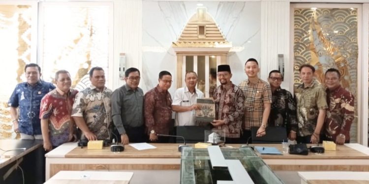 DPRD Jabar Sambut Kunjungan Kerja DPRD Muaro Jambi Bahas Ranperda APBD 2026