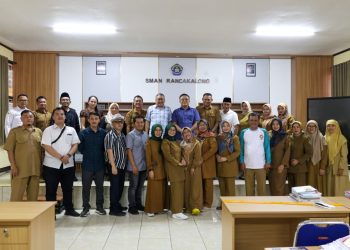 Tinjau Sarana Prasarana Pasca Gempa Bumi di SMAN Rancakalong oleh Komisi V DPRD Jabar