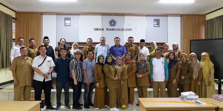 Tinjau Sarana Prasarana Pasca Gempa Bumi di SMAN Rancakalong oleh Komisi V DPRD Jabar