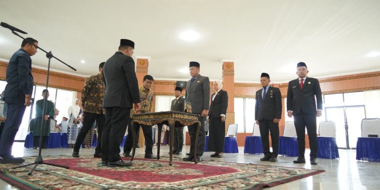 Enam Pejabat Terpilih Hasil Seleksi Ketat Dikukuhkan