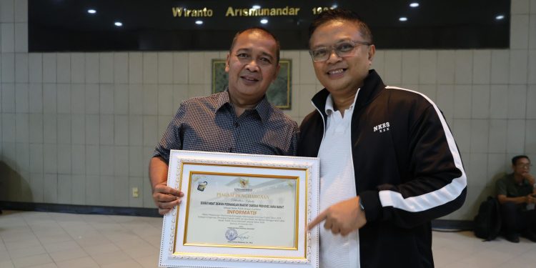 Keterbukaan Informasi Sekretariat DPRD Jabar Raih Penghargaan Wira Dharma 2025