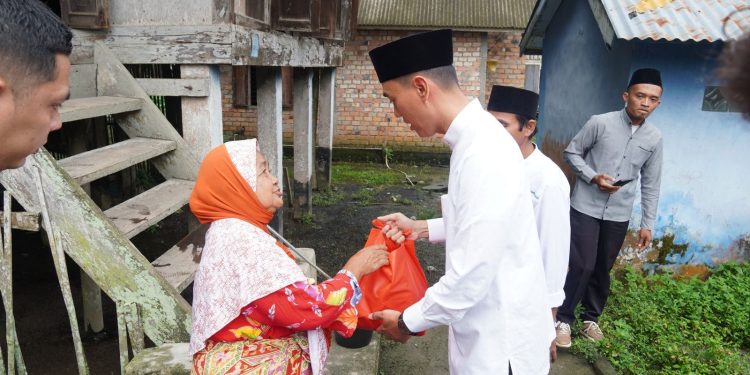 Bupati OKI Gelar Safari Jumat dan Tinjau Rumah Tak Layak Huni Awal 2026