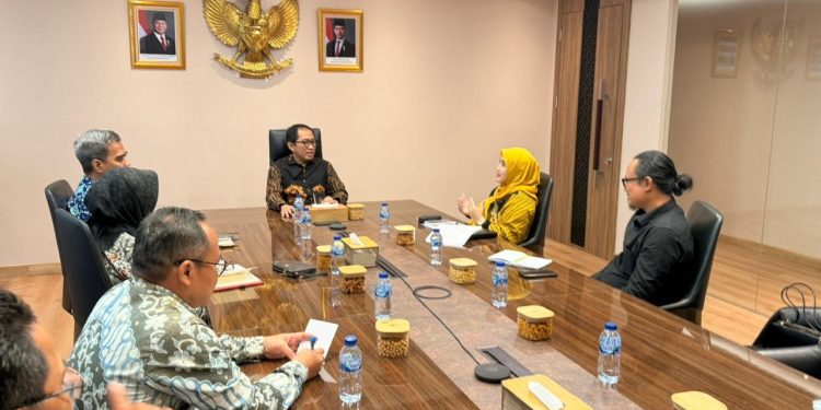 Pemkot Cirebon dan Wamenperin Bahas Strategi Perlindungan Industri Lokal
